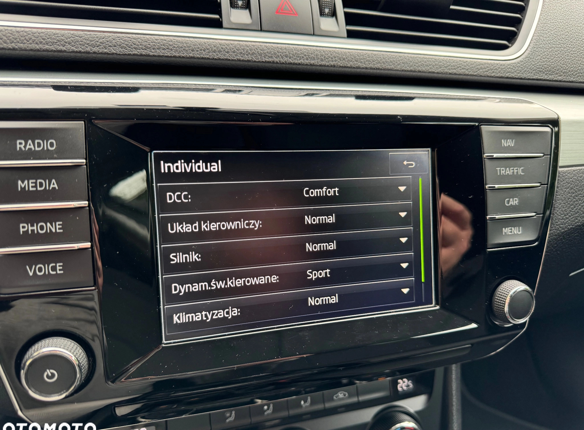 Skoda Superb cena 56900 przebieg: 216550, rok produkcji 2015 z Oleszyce małe 781